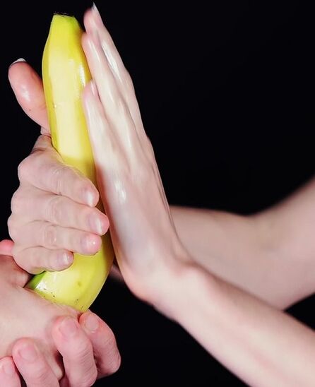 Massage, um ein Mitglied mit einem Bananenbeispiel zu erhöhen